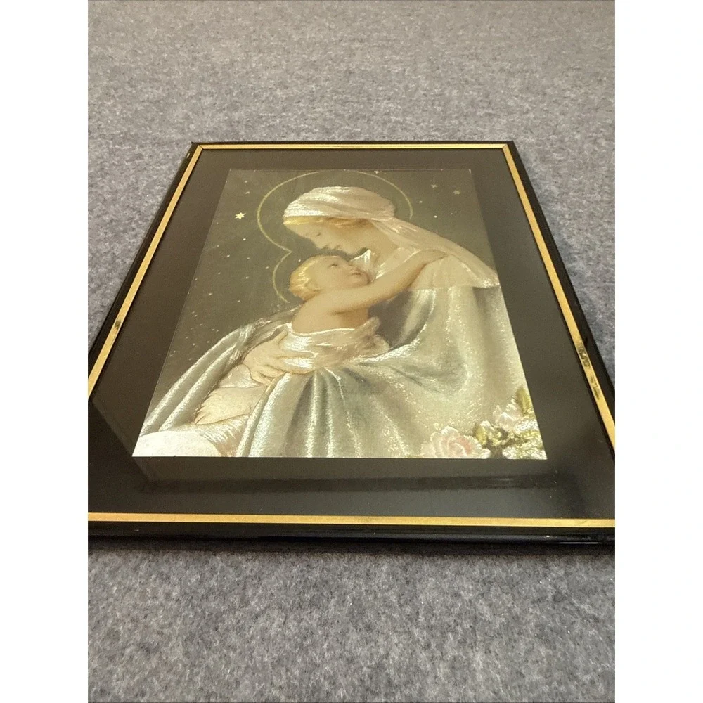 Madonna And Child  Framed Art Shimmer Details 8/10
